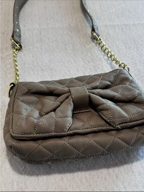 Betsey Johnson Quilted Bow Crossbody Bag - Taupe Gray